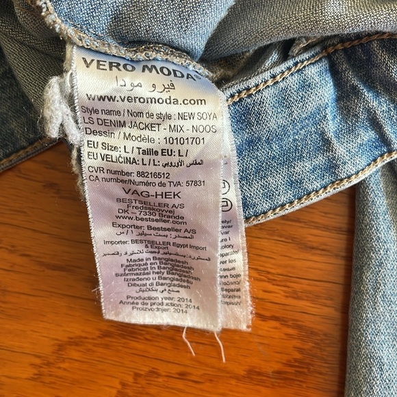Vintage L Vero Moda  Jean jacket with great fading and 4 pockets - Picture 5 of 6